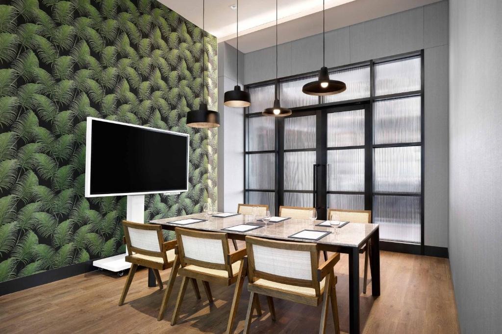 هتل فور پوینتز بای شرایتون